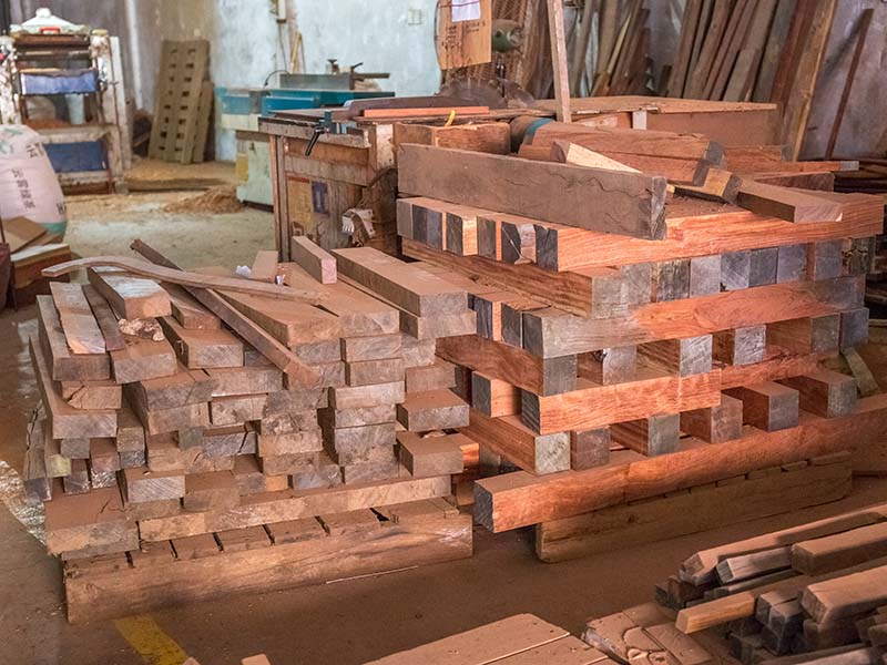 青冈楼梯地板柜门油漆修复